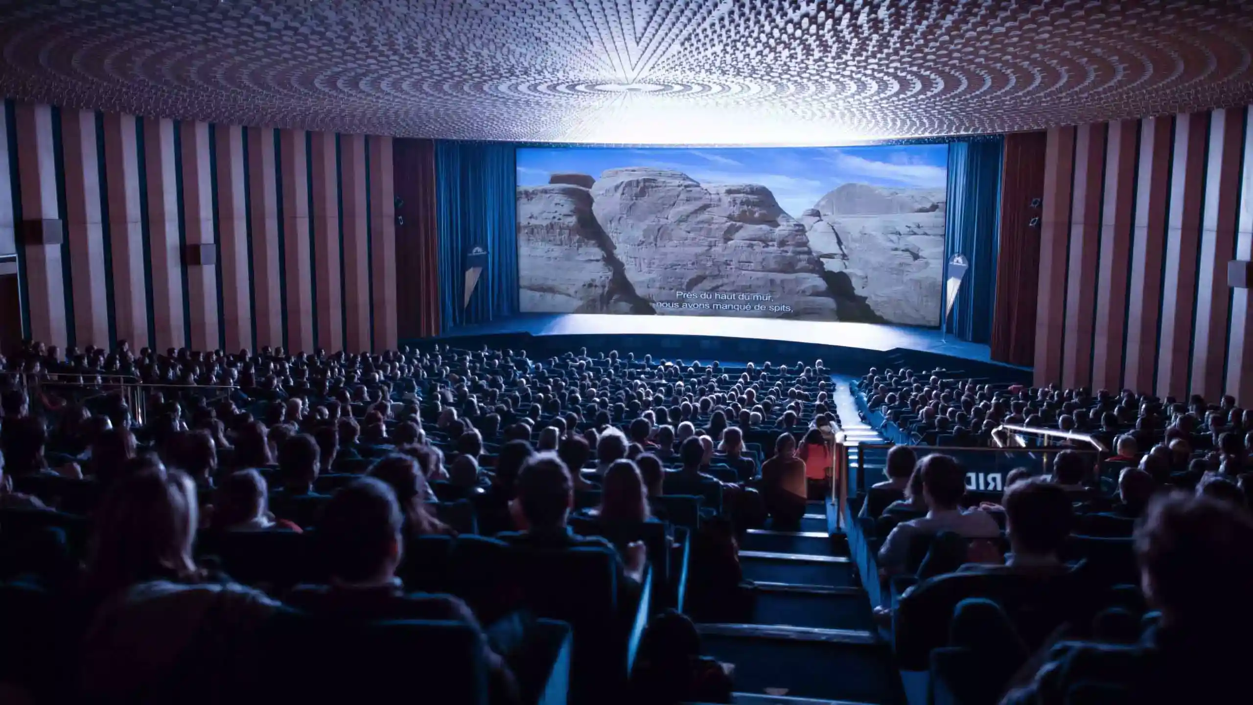 photo projection Reel Rock, salle cinéma pleine